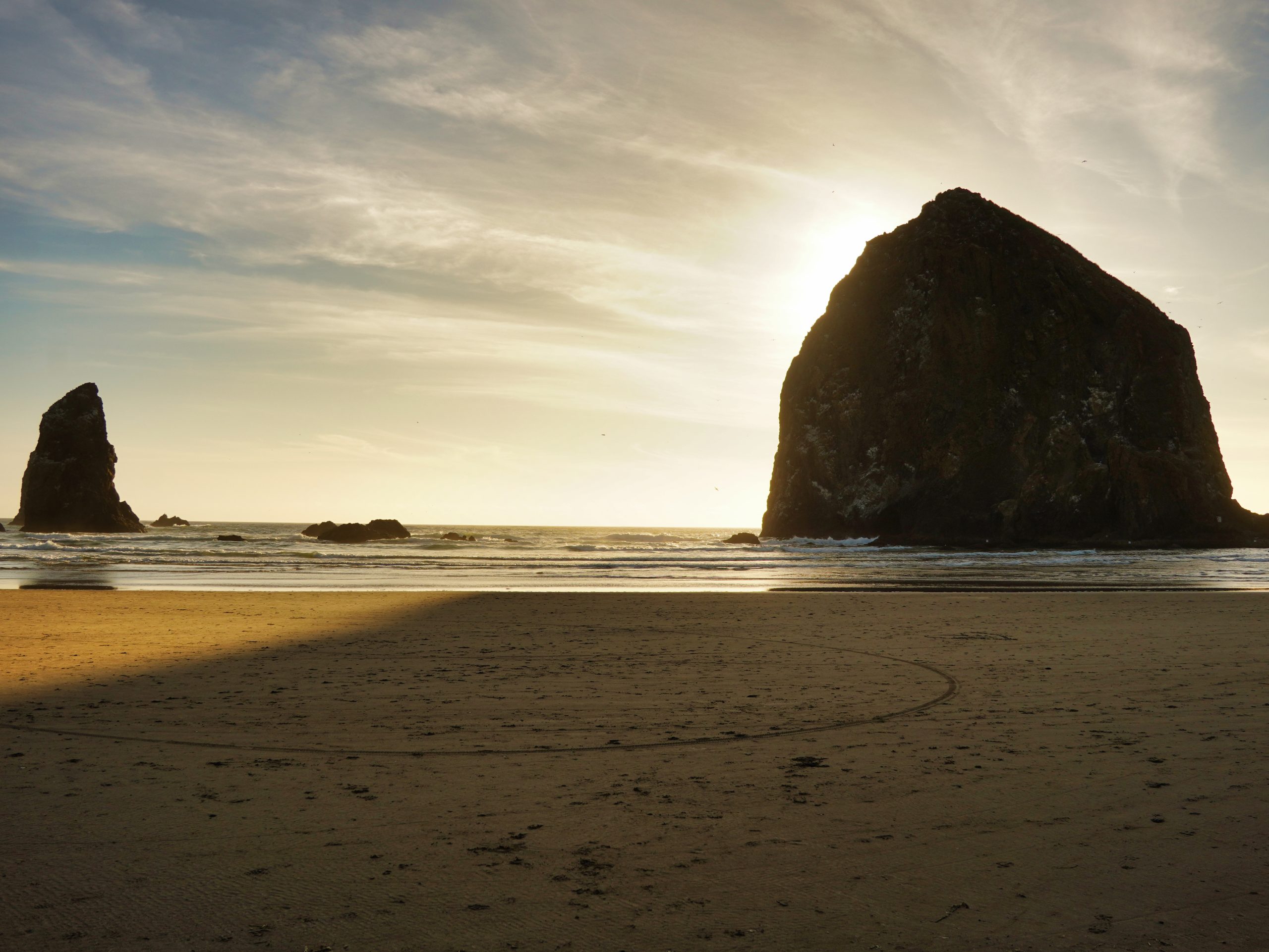 Is cannon beach closed at night