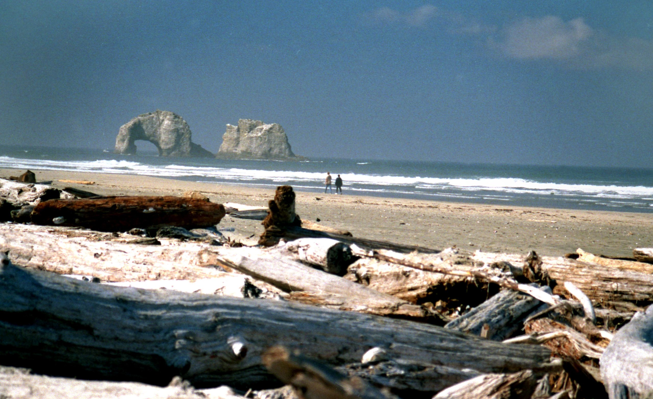 closest major airport to cannon beach oregon